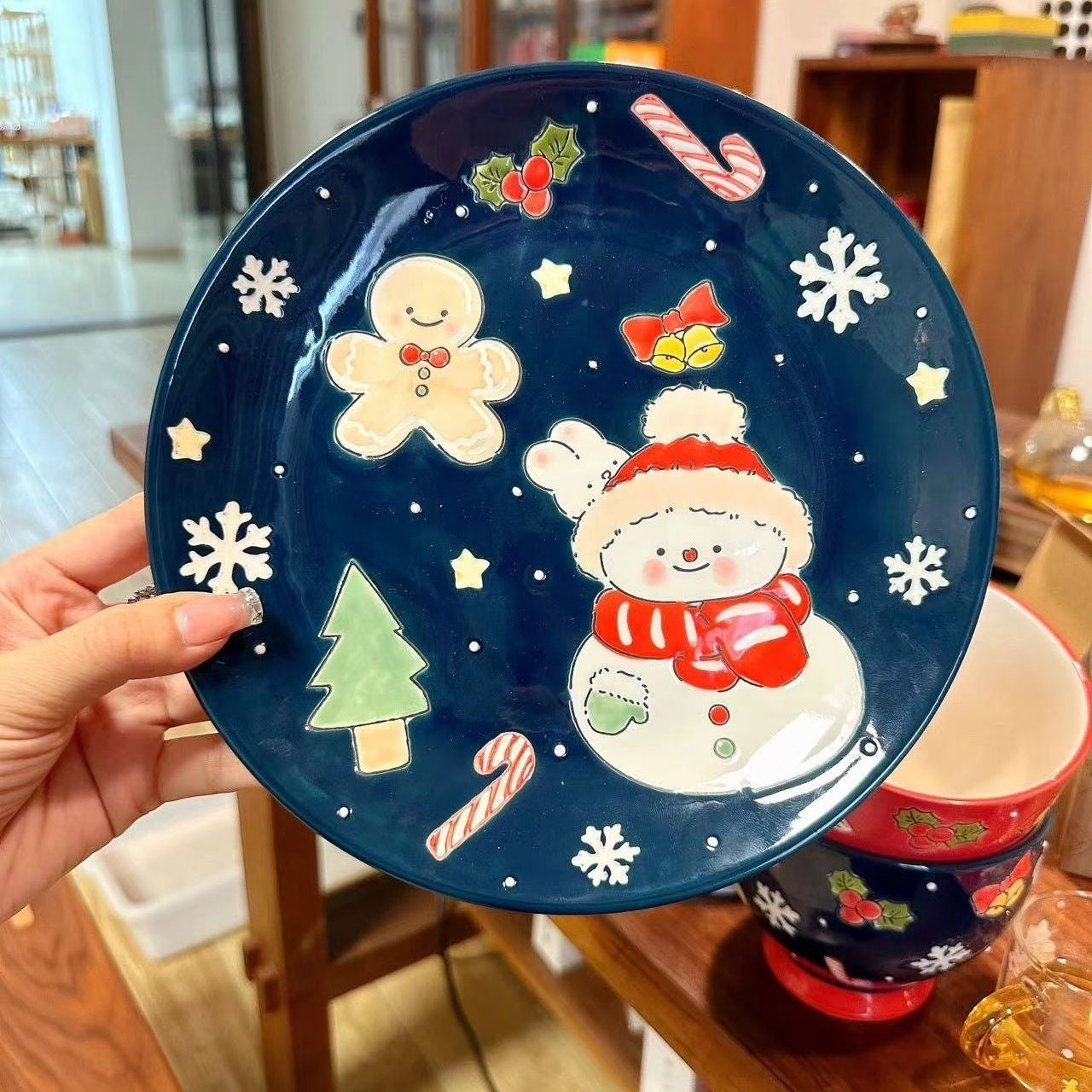 Piatto in ceramica dipinto a mano raffigurante un pupazzo di neve natalizio