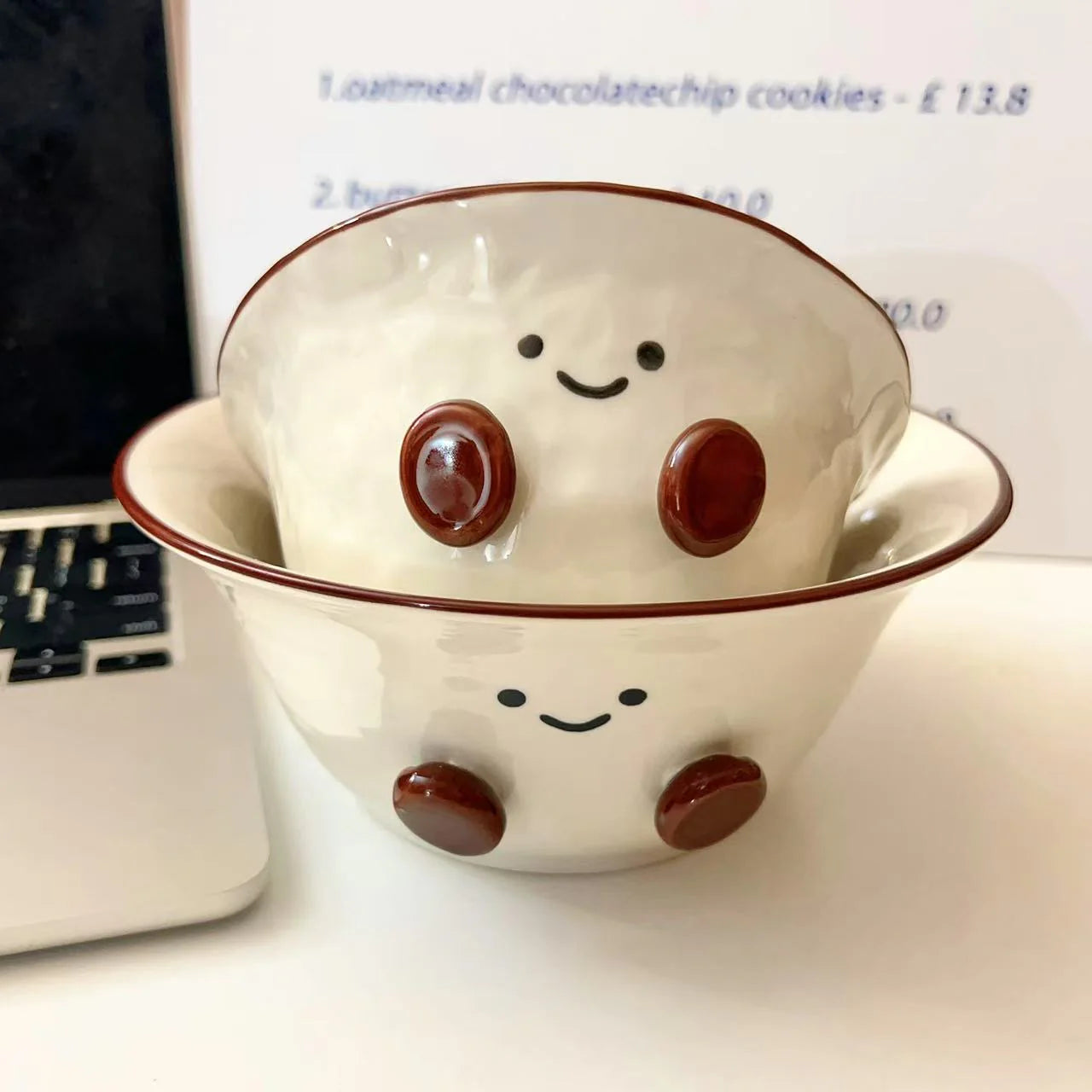 Ciotole in ceramica a forma di fave di cacao