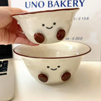 Ciotole in ceramica a forma di fave di cacao