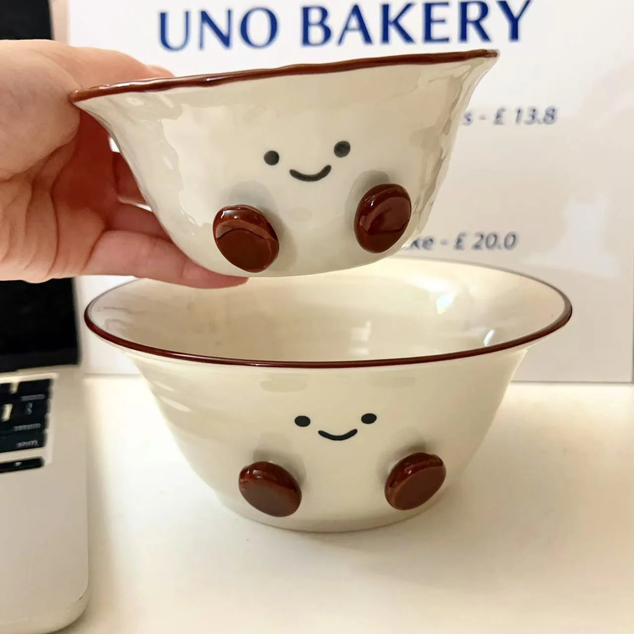 Ciotole in ceramica a forma di fave di cacao