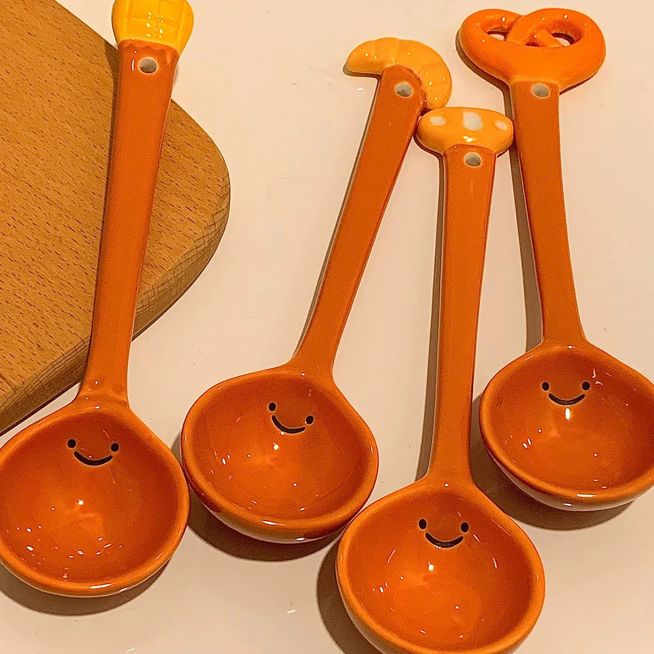 Cucchiaio in ceramica per pane sorridente | Design del pane 3D