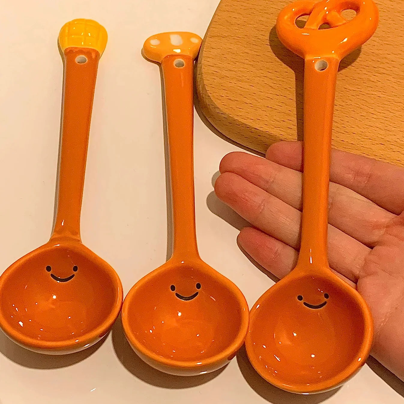 Cucchiaio in ceramica per pane sorridente | Design del pane 3D